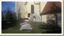 Die Vorbereitungen für den Aufbau der Treppenstufen beginnt... Die Vorbereitungen für den Aufbau der Treppenstufen beginnt...