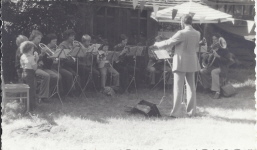 einer unserer ersten Auftritte im Pfarrgarten zum Gemeindefest einer unserer ersten Auftritte im Pfarrgarten zum Gemeindefest